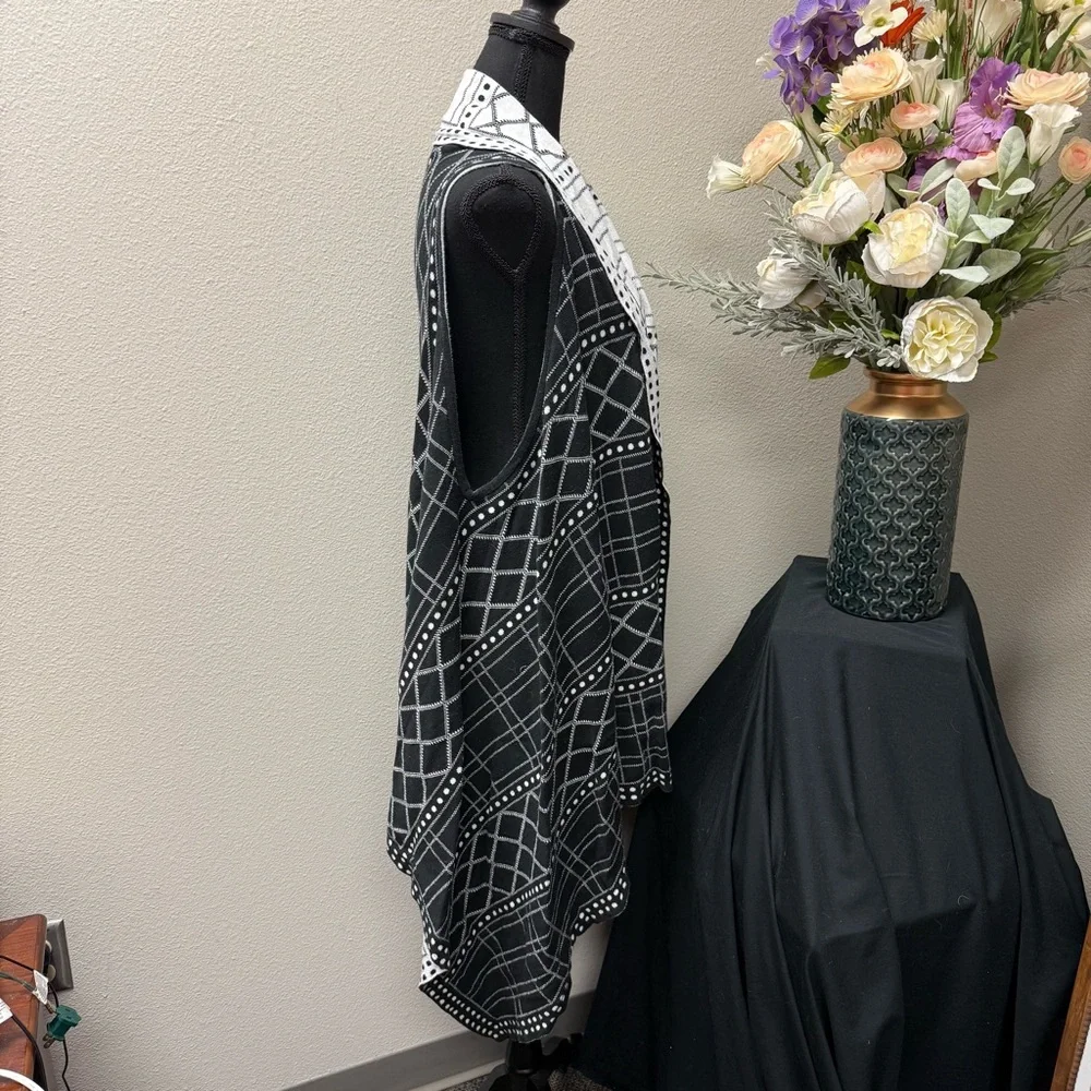 EST. 1946 Plus 26/28W Black White Windowpane Knit Open Front Vest Layer - Picture 5 of 8